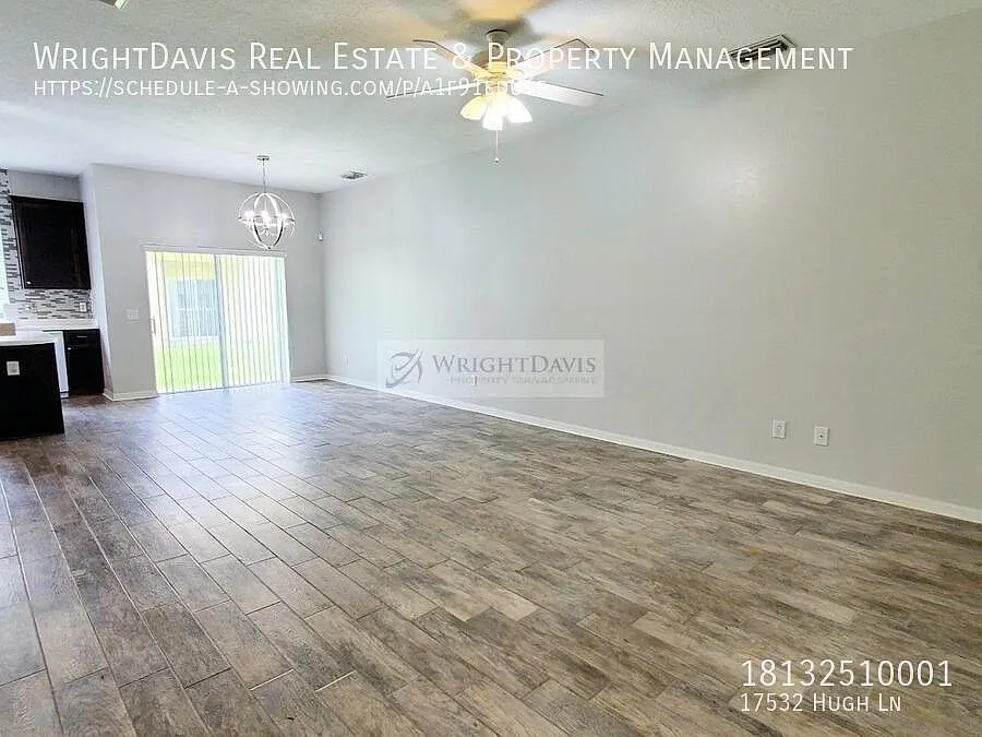 Beautiful 2 Bedroom, 2.5 Bathroom Townhome in Ballantrae Village — Photo 3