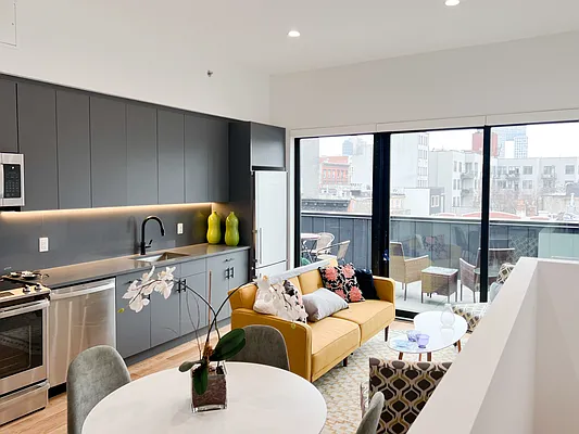 Rented by Constellation Commercial Real Estate Advisors, LLC | media 11