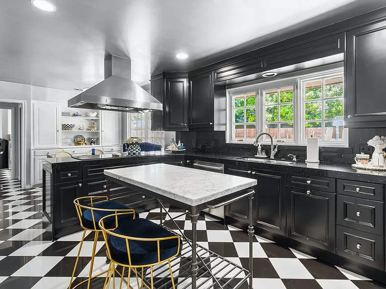 11451 Parkchester Dr — Photo 7