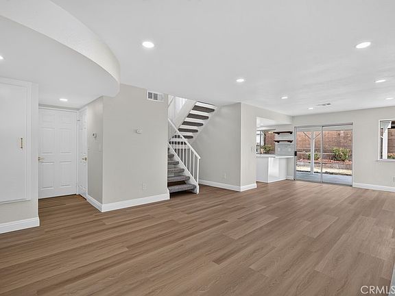 5th image of 646 W Home St