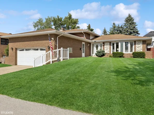 727 McCarthy St, Lemont, IL 60439