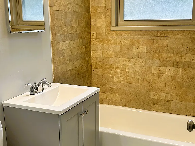 2838 Hartford St SE #201 — Photo 8