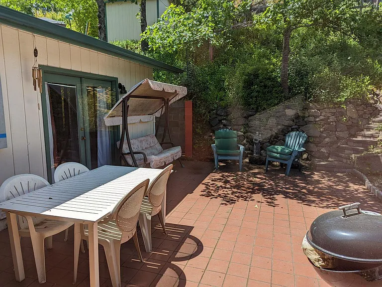 Courtney St — Photo 6