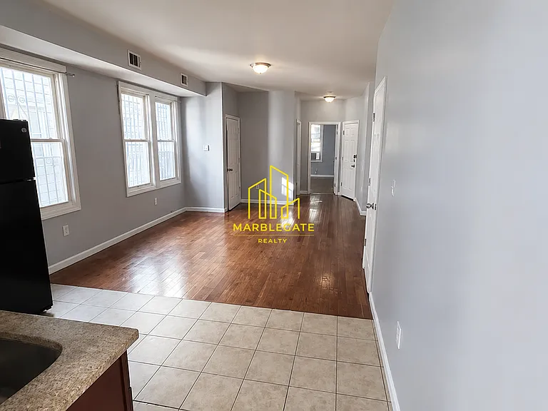 269-271 Hobson St #11L — Photo 3