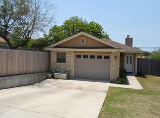 1607 E Woodside Dr, Kerrville, TX 78028