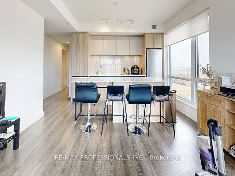 7950 Bathurst St #B2304 — Photo 12