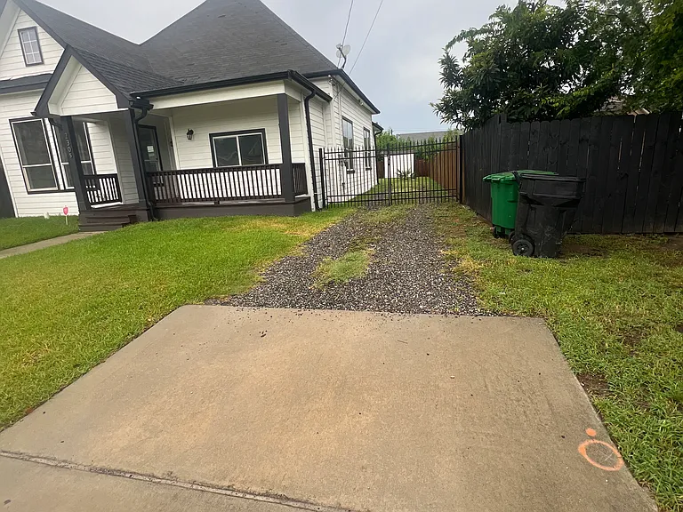 2305 Lorraine St — Photo 7