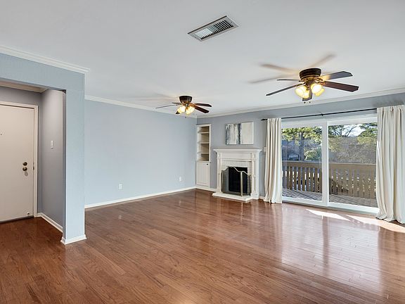 3rd image of 846 Thistledown Dr APT 2