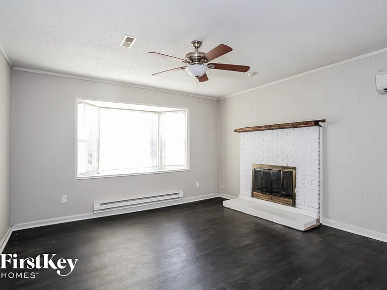 4880 Hardell Dr — Photo 3
