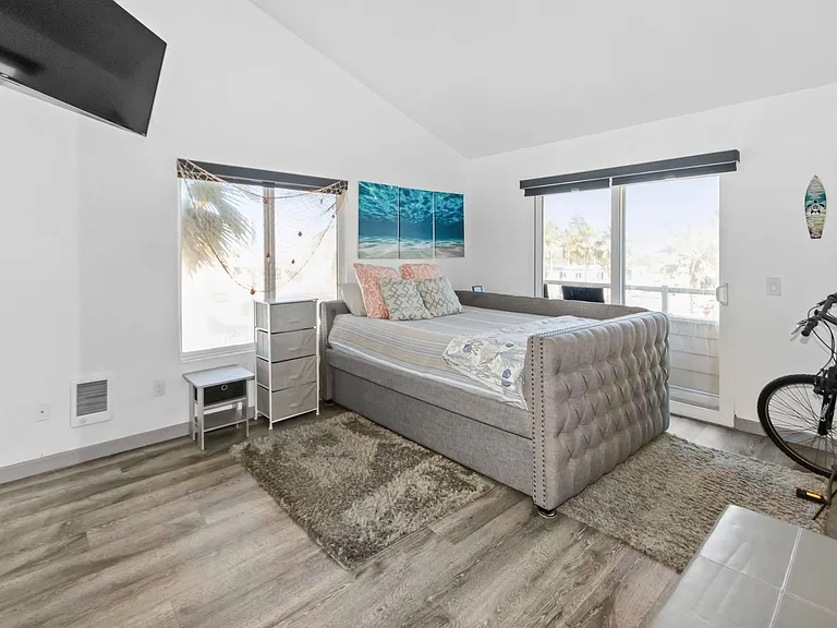 706 Ocean Lane — Photo 11