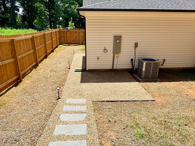 525 N Linwood Ave — Photo 37