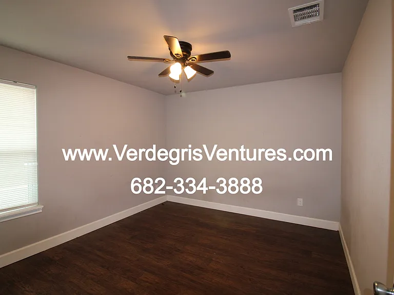 110 E Wilson St — Photo 8