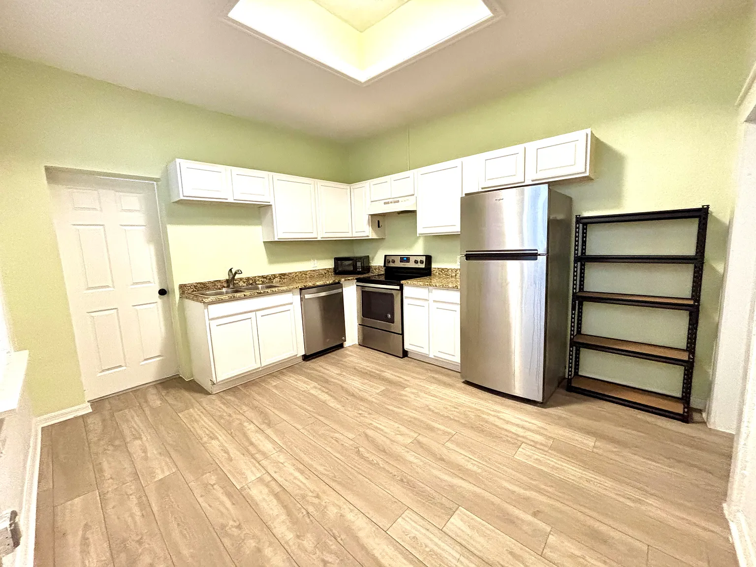 1 bed, 582 sqft, $1,950 — Photo 4