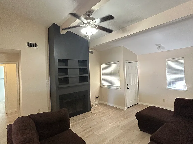 2800 Longmire Dr #3 — Photo 2