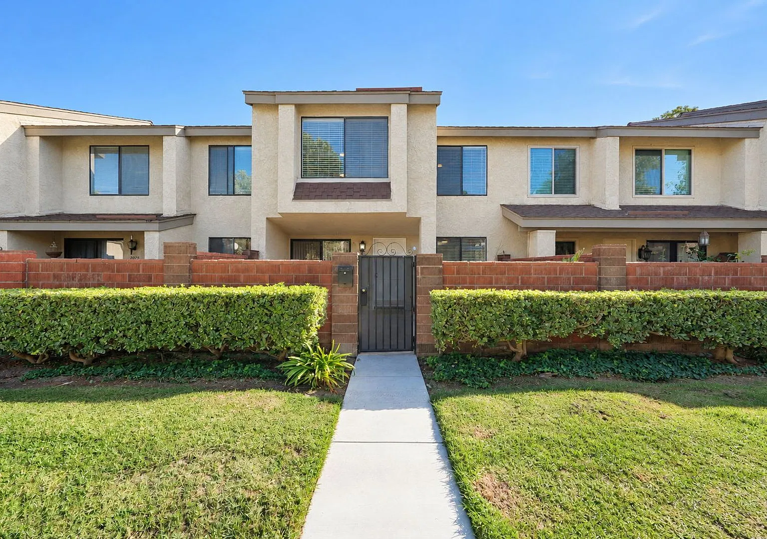 Great Location, Close to Disney 3 Bedrooms TownHome — Photo 1