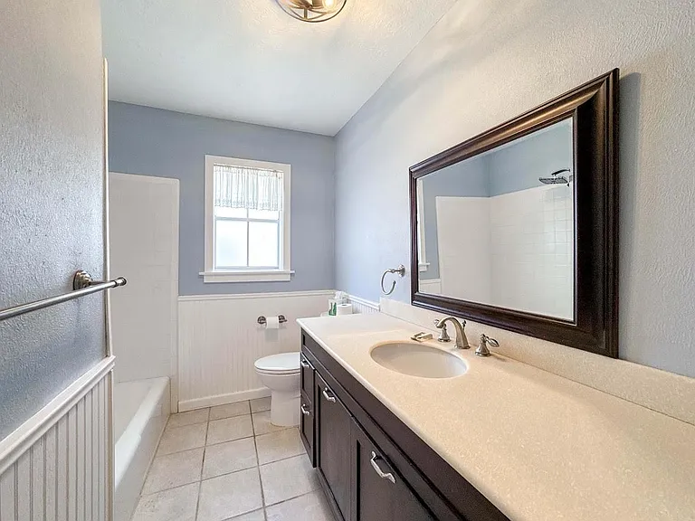 1219 Saxony Ln — Photo 14
