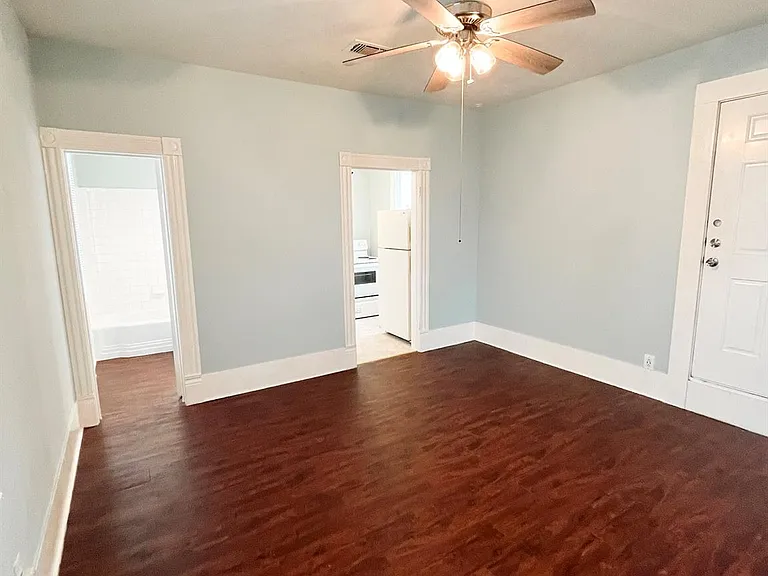 4114 Avenue S 1/2 #A — Photo 3