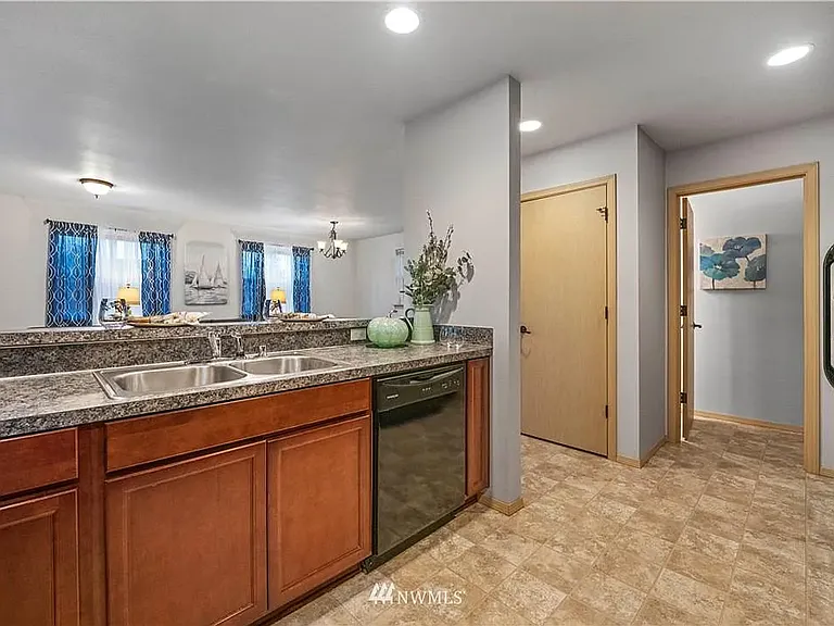 1017 W Main St #C101 — Photo 14