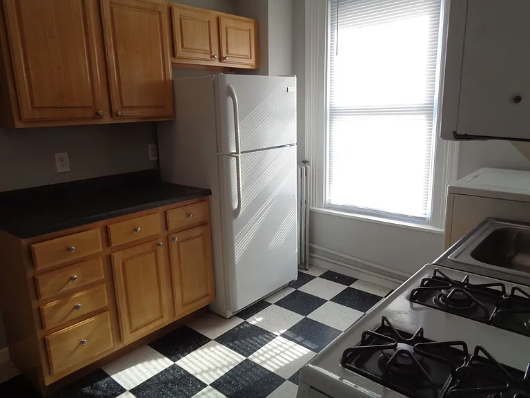 713 W. 33rd St. — Photo 8