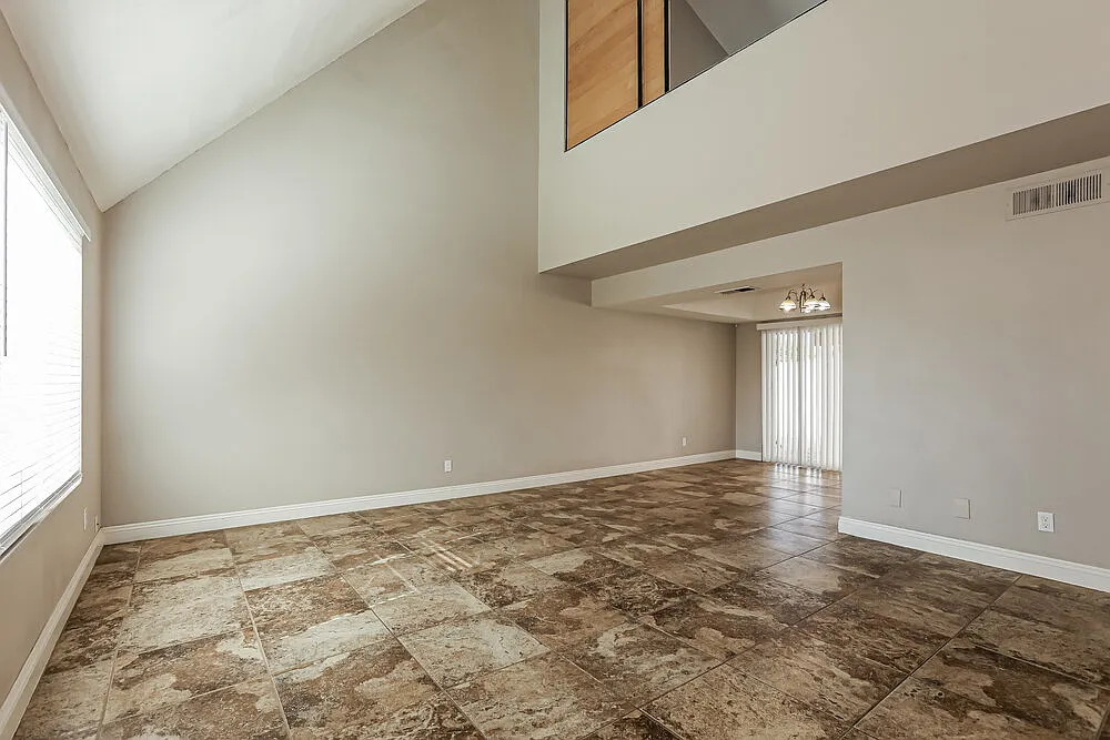 3 bed, 2.0 bath, 1718 sqft, $2,685 — Photo 4