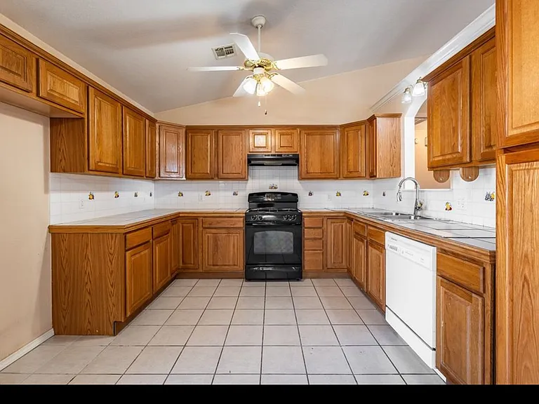 1309 E Glendale Ln — Photo 6
