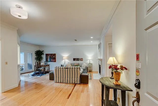 405 Ashlawn Ct — Photo 3