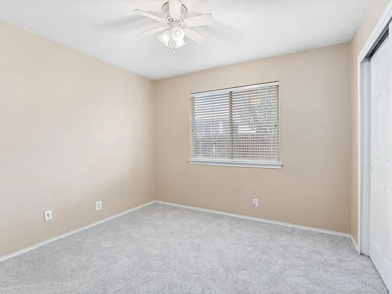 107 McCarthur Dr — Photo 12