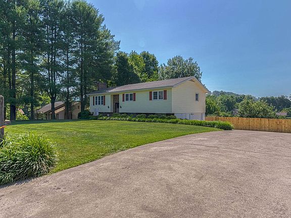 2nd image of 20 Saint Albans Cir