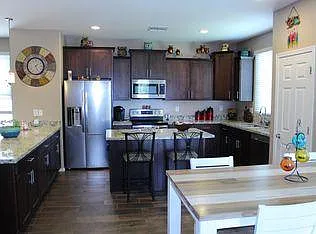 4 bed, 1841 sqft, $2,100 — Photo 2