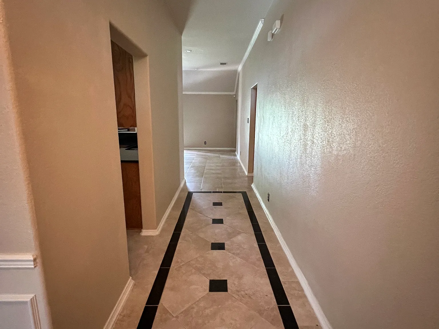 4 bed, 1750 sqft, $2,650 — Photo 4