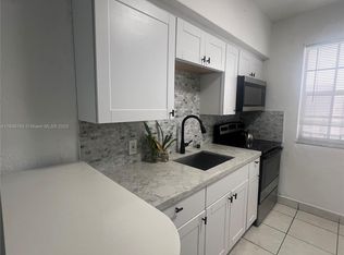 6860 Abbott Ave APT 4, Miami Beach, FL 33141