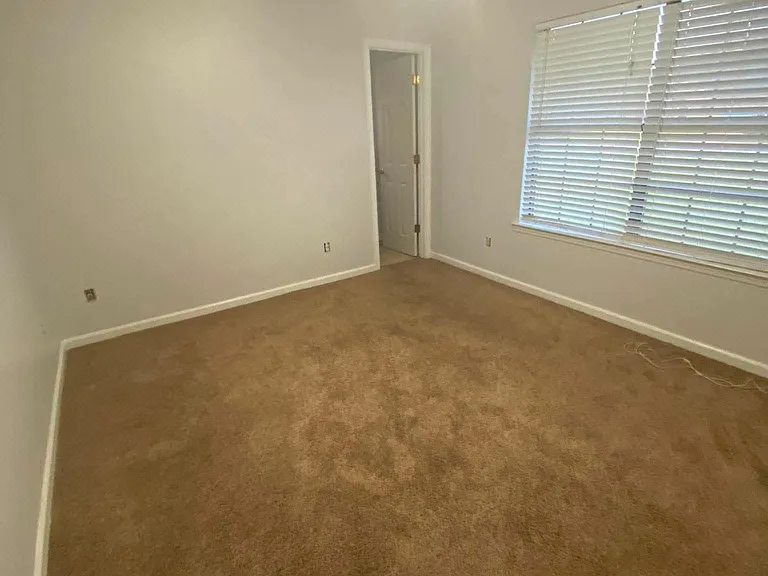 921 Wrenwood Ln — Photo 5