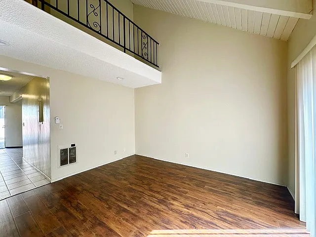 1 bed, 1.5 bath, 900 sqft, $1,950 — Photo 3