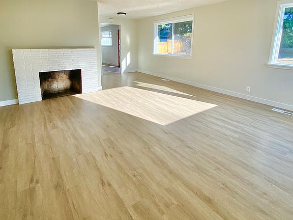 4th image of 621 SW 132nd St