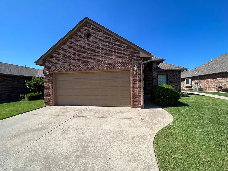 509 SW 124th Pl — Photo 3