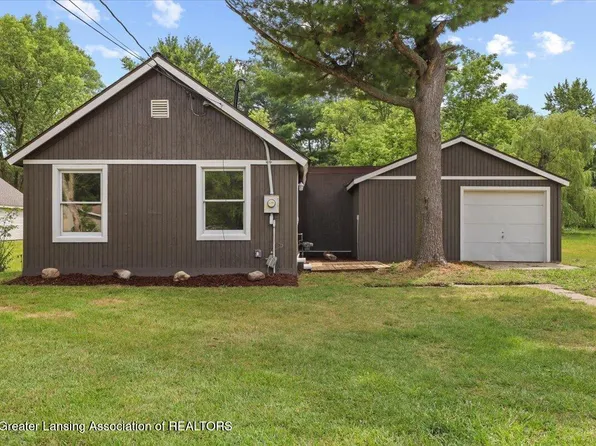 4725 Hughes Rd, Lansing, MI 48910