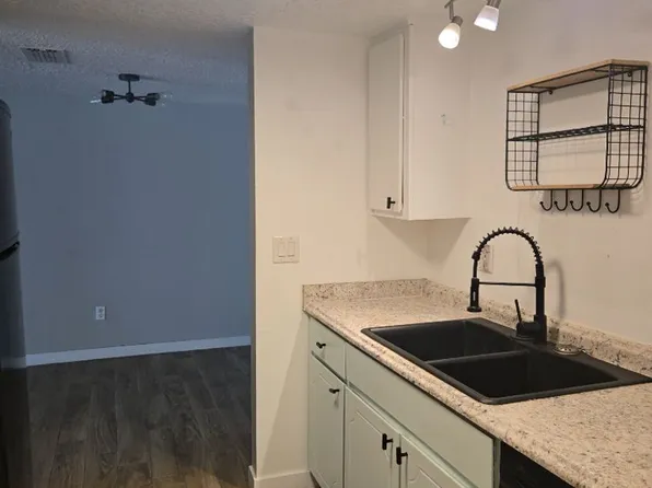 8333 Comanche Rd NE, Albuquerque, NM