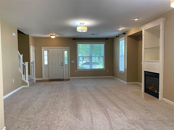 3rd image of 605 Mulberry Cres
