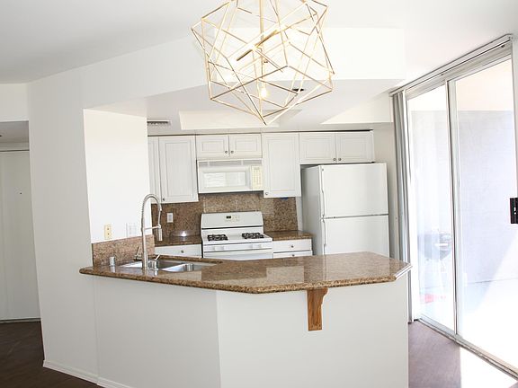 3rd image of 1270 Granville Ave APT 3