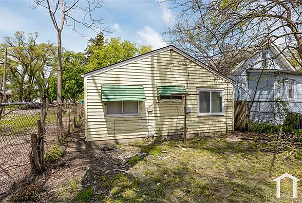 4004 Minnesota Ave — Photo 2