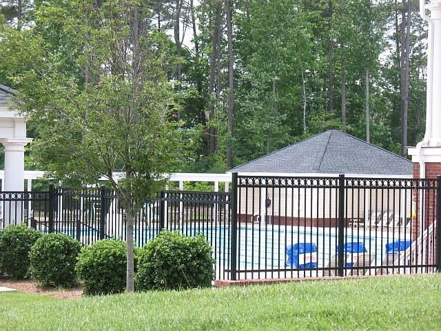 Walk to the pool and clubhouse!