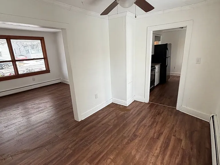 1817 Dickson Ave — Photo 10