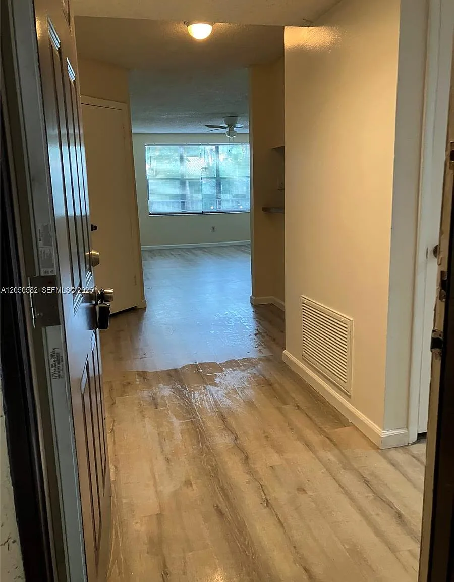Palm Aire Gardens Condo — Photo 2