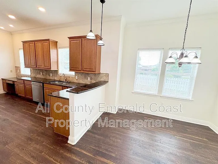 722 Kelly St — Photo 17