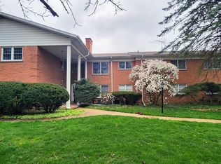 1450 Wing St, Elgin, IL 60123