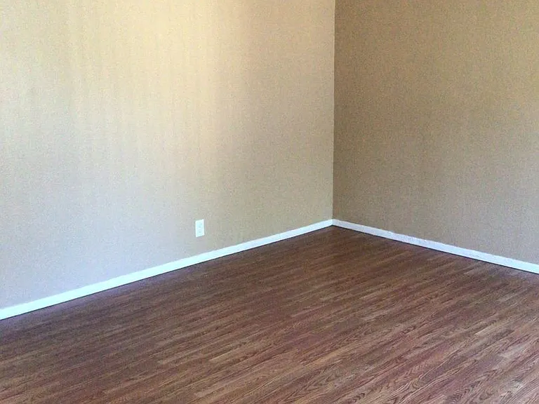 721-759 Hawthorne Ave NE — Photo 17