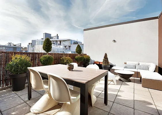 Sold by Compass | media 7