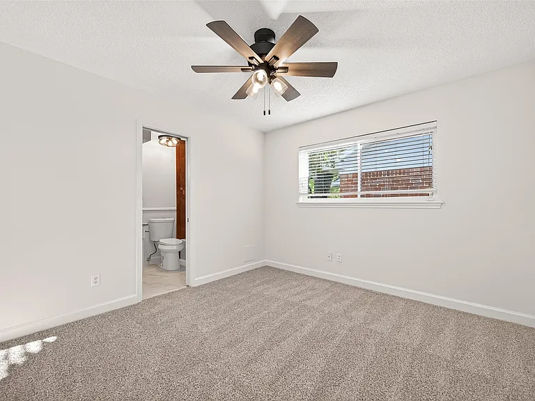 10602 Longmont Dr — Photo 30