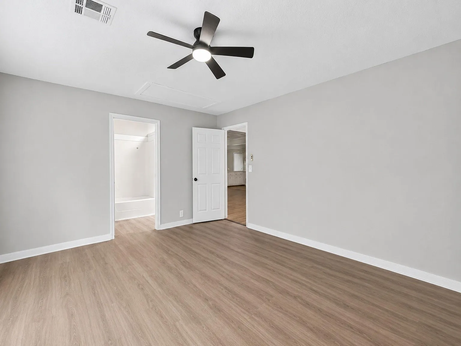 2 bed, 1.0 bath, 800 sqft, $800 — Photo 4