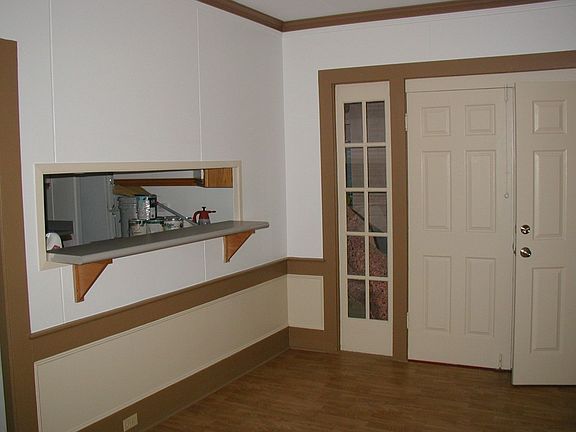 Front house: Dining Room